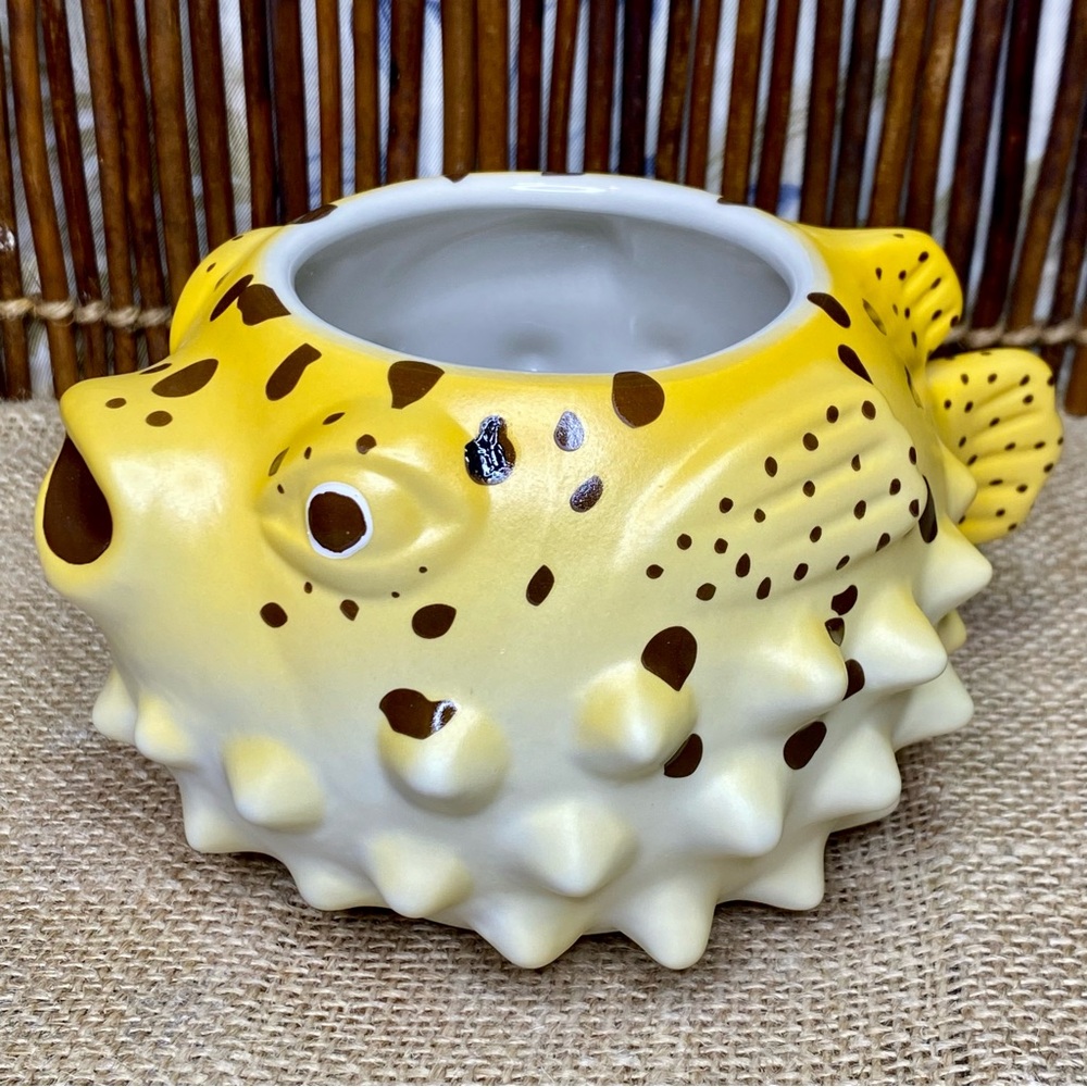 Trader Vic’s Tiki Mug Blowfish Blow Fish Yellow Ceramic Cup